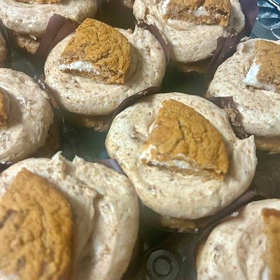 Oatmeal Cream Pie Cupcakes 