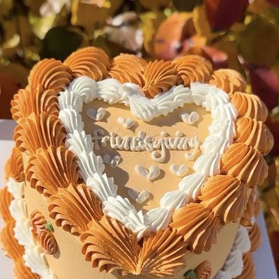 6’ Heart Shaped Cake 