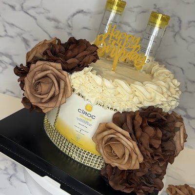 Custom 8” Round Money Pull Cake