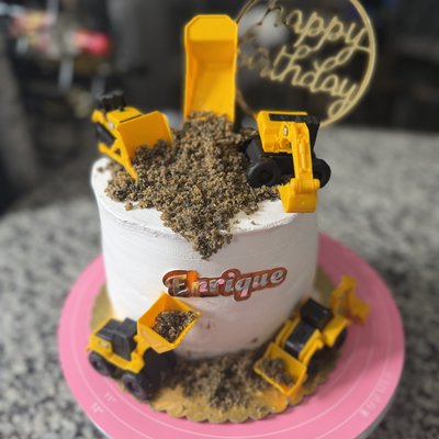 6" Cake 6-10 People
