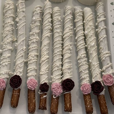 Candy Dipped Pretzel Rods