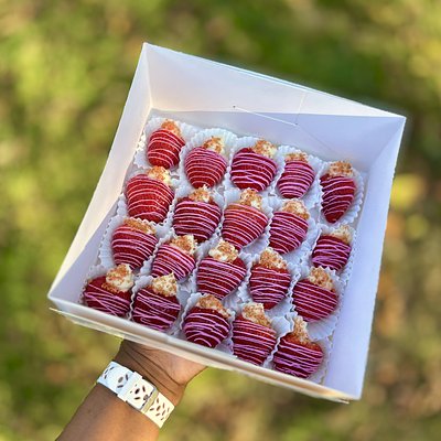 Cheesecake Stuffed Strawberries (Dozen)