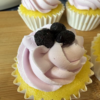 Blueberry Lemonade Cupcakes Per Dozen