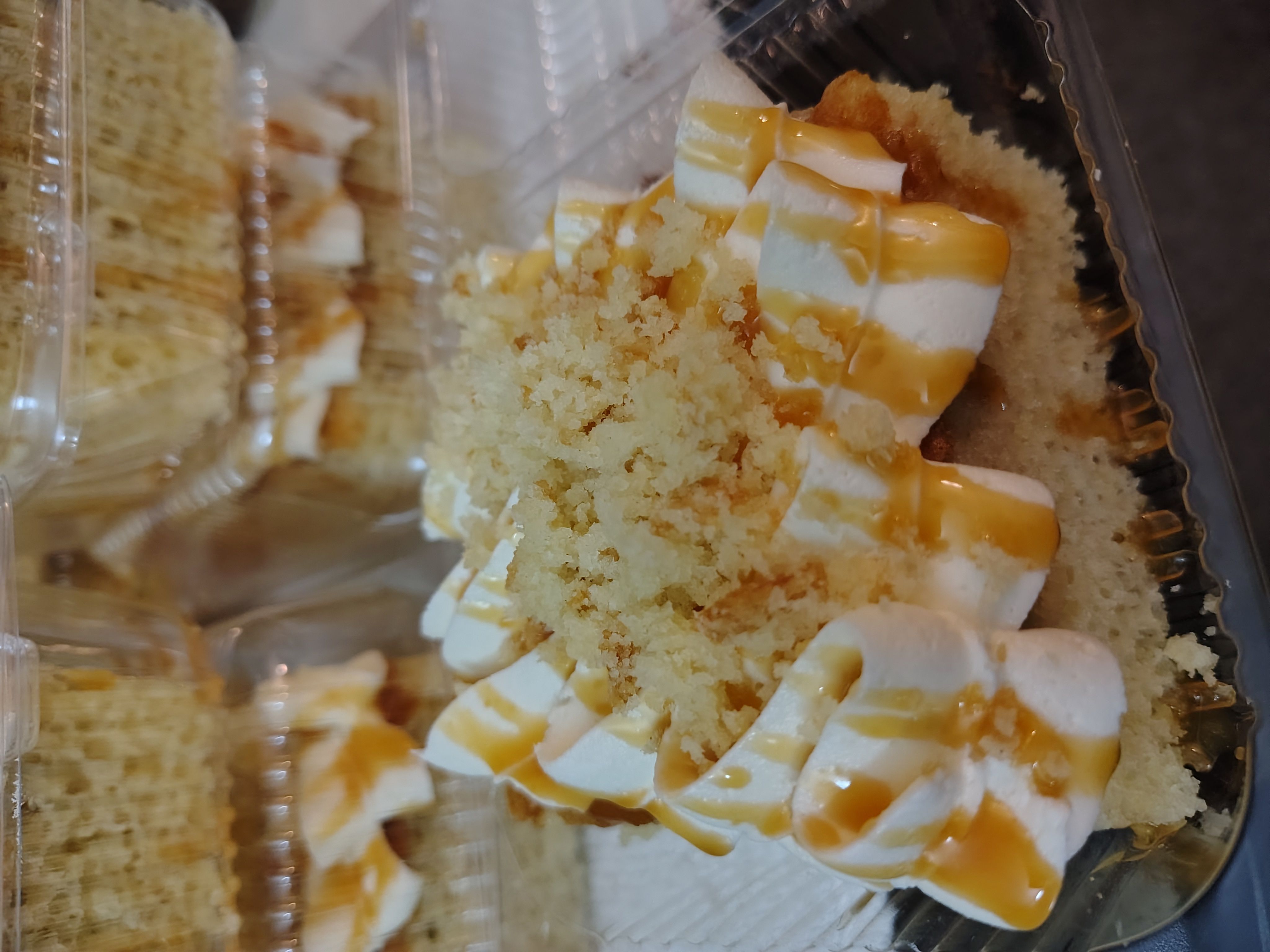 Wedding/Vanilla Cake w/Caramel Drizzle 