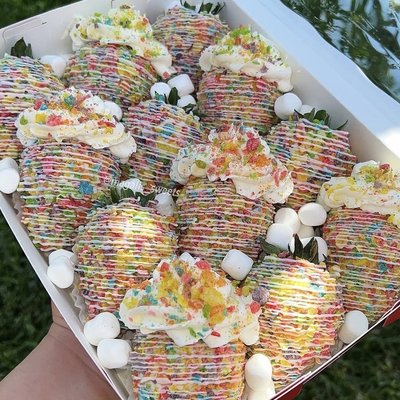 Cheesecake Stuffed Fruity Pebble Berries (24 Count) 