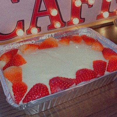 Cheesecake Pan w/ Strawberries