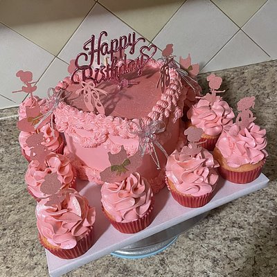 Bento Cake W/ 12 Cupcakes 