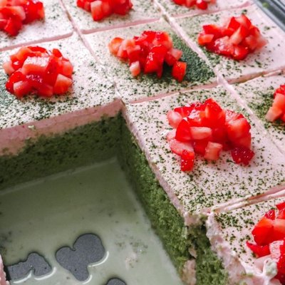 Strawberry Matcha Trea Leche Cake Slices