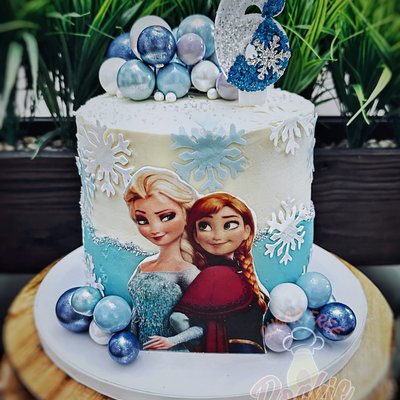 7” Round CUSTOM and THEMED CAKE 3 Layers With Fruit Or Nutella Filling