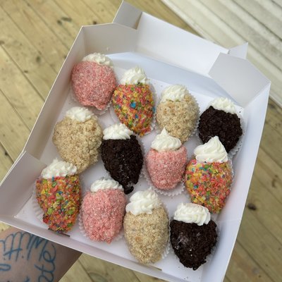 12 Count Variety Cheesecake Strawberries 