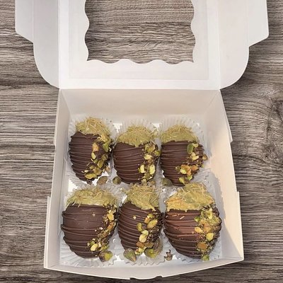 Chocolate Covered Strawberries Stuffed with Dubai filling