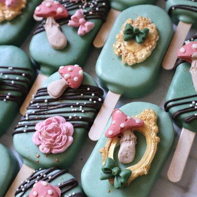 Custom Cakesicles