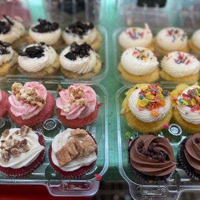 1 Dozen Assorted cupcakes
