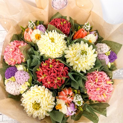 12 Piece Luxury Bloom Bouquet
