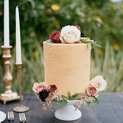 4 Inch Round Custom Cake ( Feeds 4 To 6 People)
