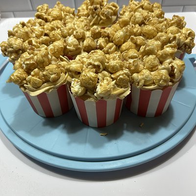 Vanilla Caramel Pop Corn Cupcake