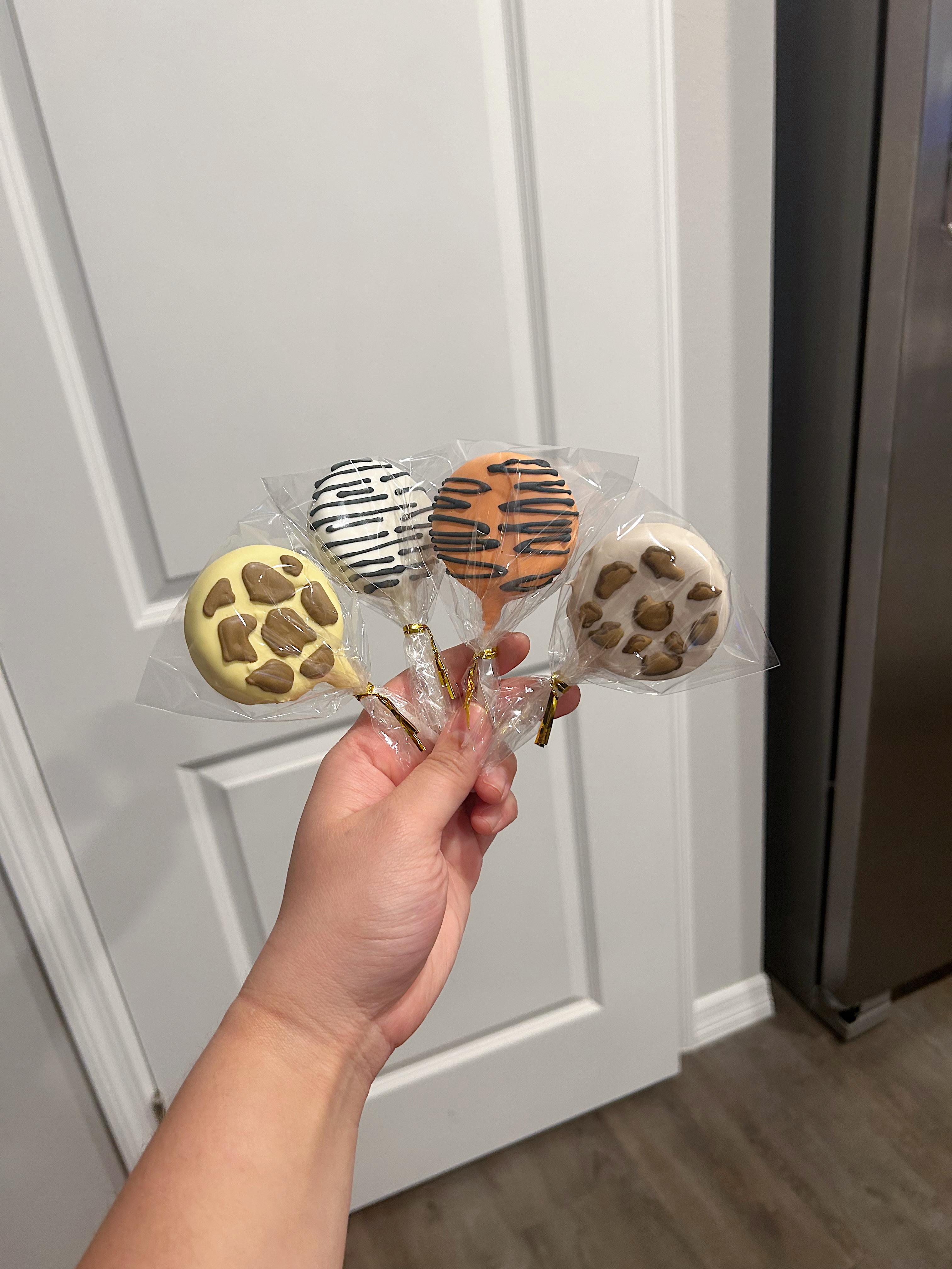 Custom Cake Pucks