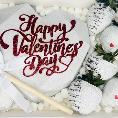 Cookies N Cream Breakable Heart W/ Strawberries 