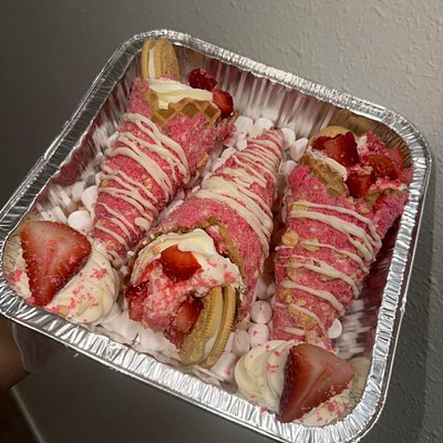 Strawberry Cheesecake Waffles Cones (3ct)