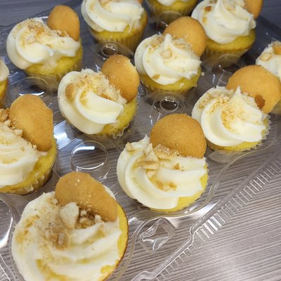 Banana Pudding Cake Minis 12ct