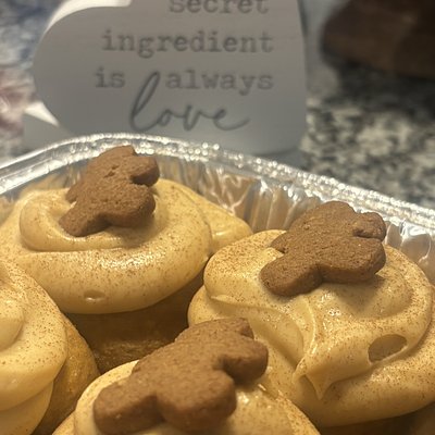 Gingerbread Maple-Molasses Roll (9 Mini Rolls)