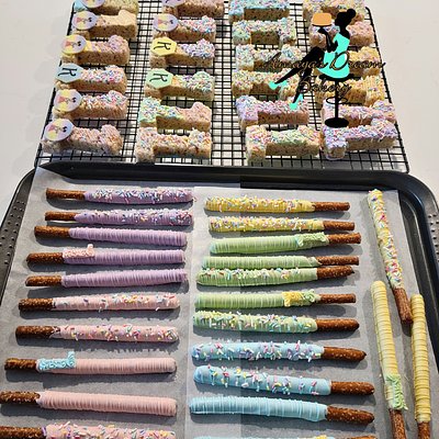 Dipped Pretzels: Grace's Corner Theme (2dozen)