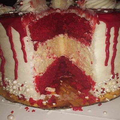 Red Velvet Cheesecake Cake