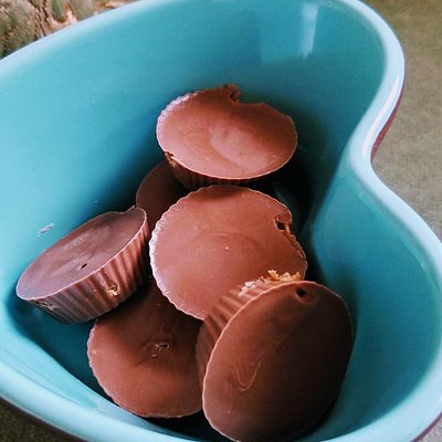 CHOCOLATE PEANUT BUTTER CREMES