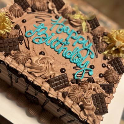 1/4 Sheet Cake  Gourmet Double Layer  (Feeds Up To 30)  