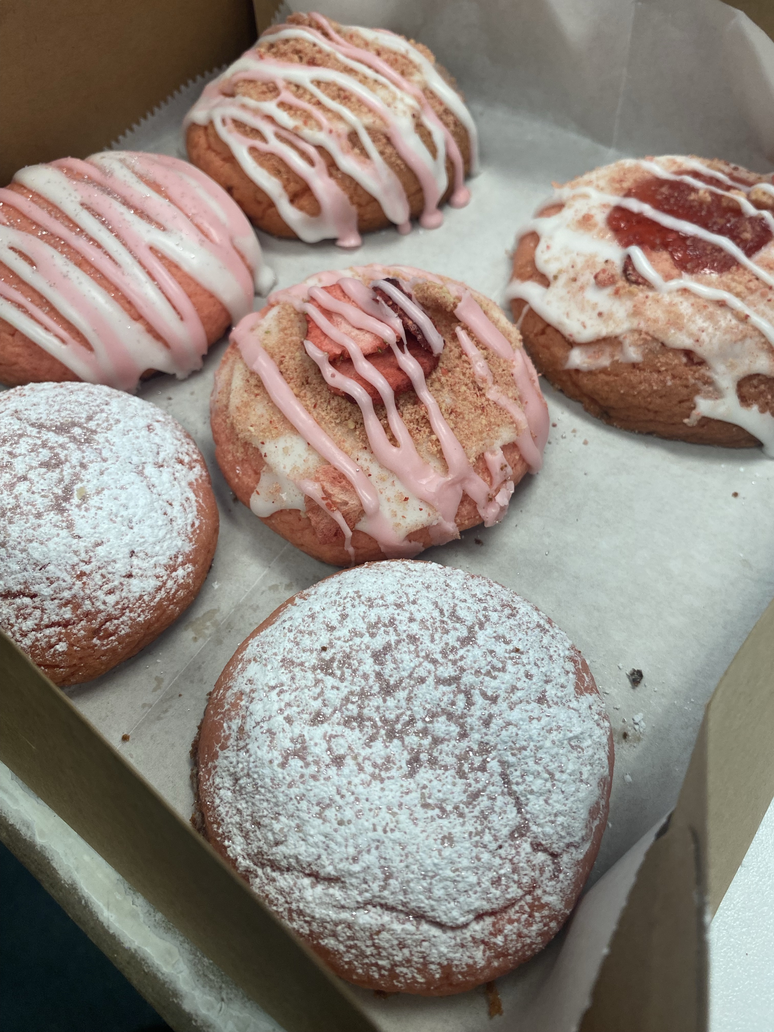 Strawberry Delight Cookie Box 