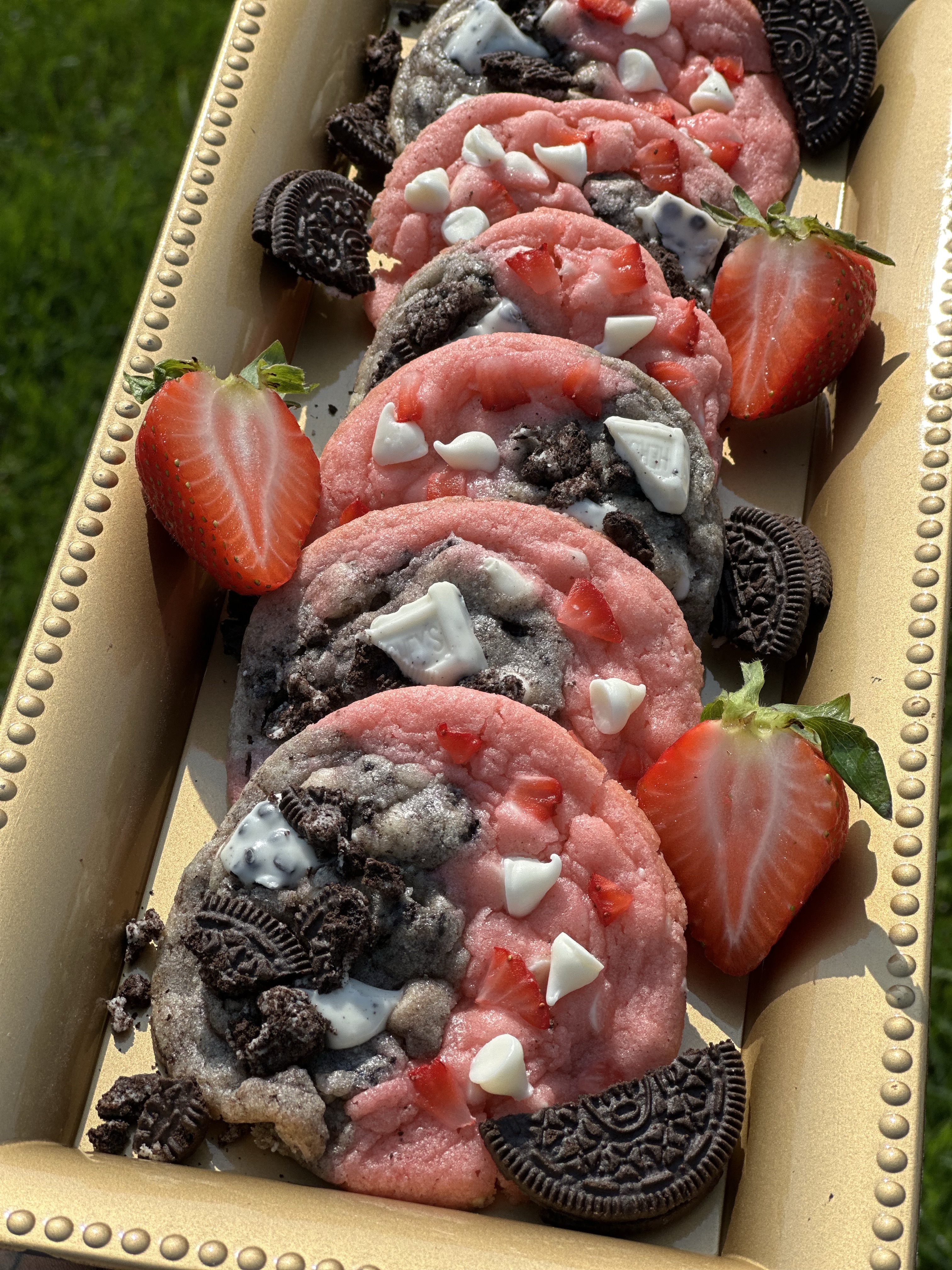 🍓✨Strawberry/Cookies ’n Cream Cookies