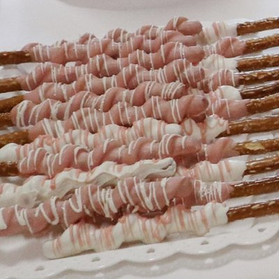 Pretzels Rods With Twisted Caramel