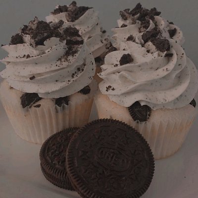 Cookies N Cream (Vanilla Cake Base)