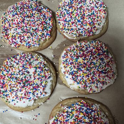 Dot Frosted Cookies Large 4 Oz