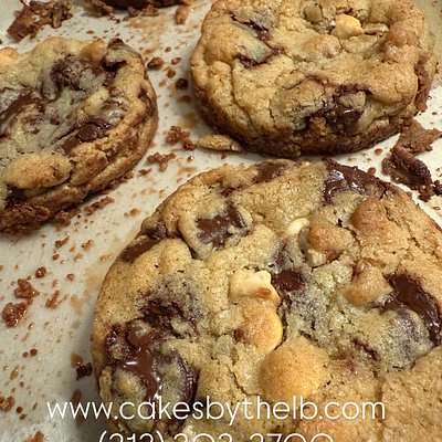 Bakery Style Chocolate Chip Cookies 