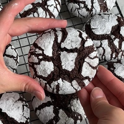 Chocolate Crinkle Cookie