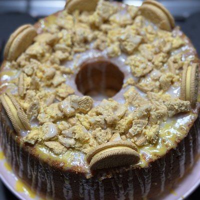 Lemon Oreo Crunch Pound Cake