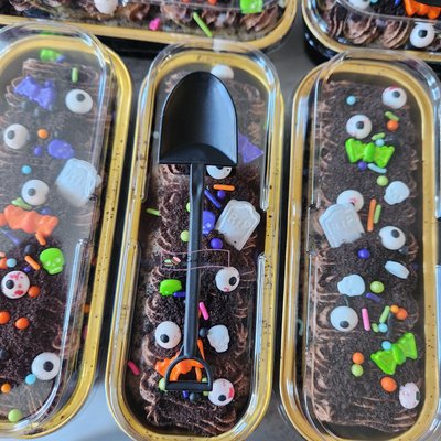 Graveyard cake 