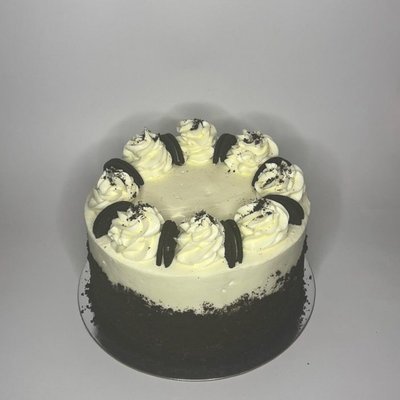 6 Inch Round Cake ( Feeds 12)