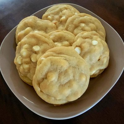 White Chocolate Chip with Macadamia Nuts - Dozen 
