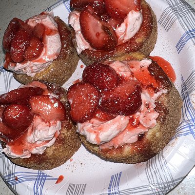  Strawberry  Cheesecake bites