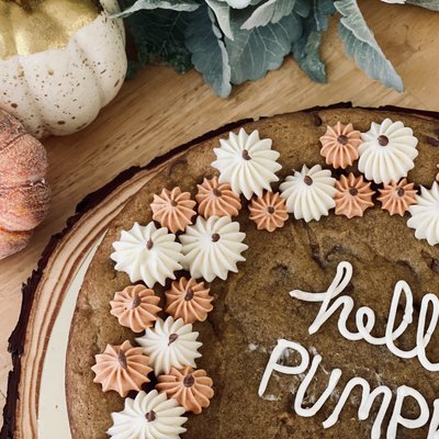 Pumpkin Spice cookie cake 