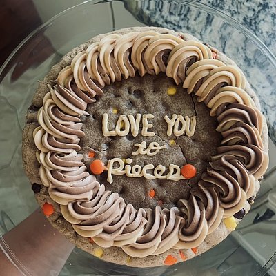 Reese’s Cookie Cake