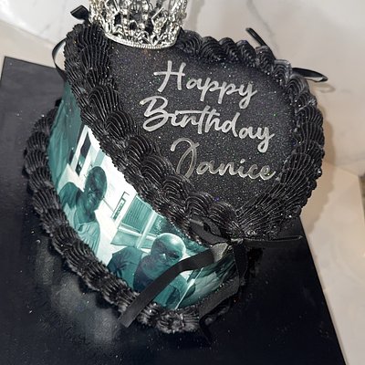 8” Royal Heart Cake