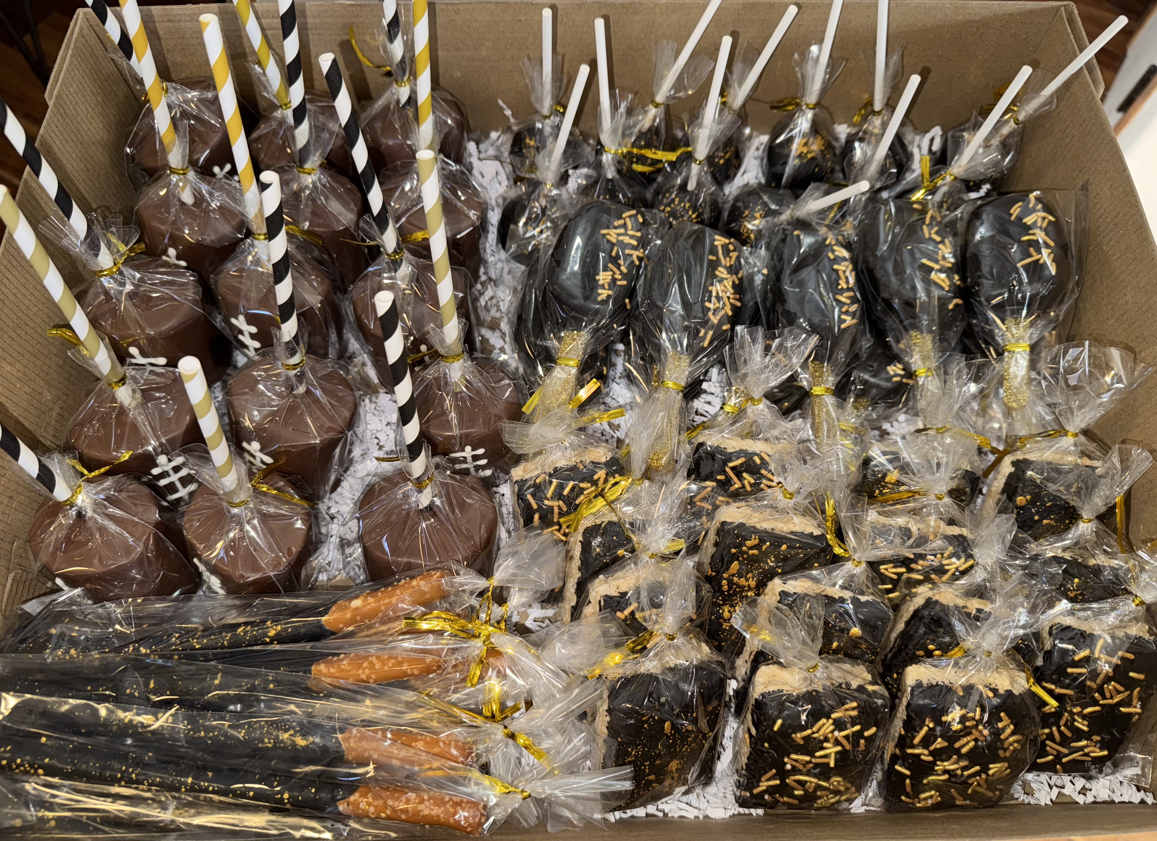 Black And Gold Treat Box Set ! 
