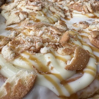 4 PK Caramel Banana Pudding Cinnamon Rolls