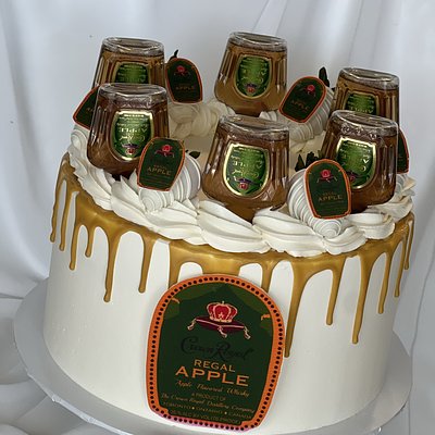 Crown Apple Drip Cake 