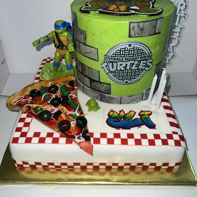 Round And Square Tiered Cake 