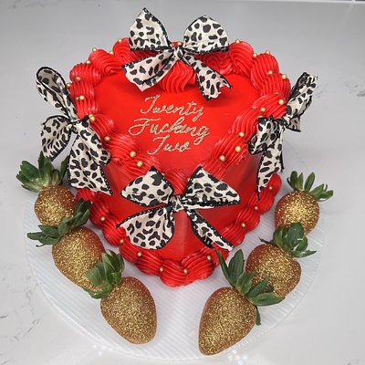  2 Layer Heart Cake With Berries
