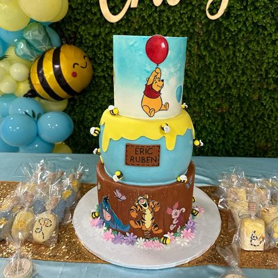 3 Tiered Cake ( 100 Servings ) 